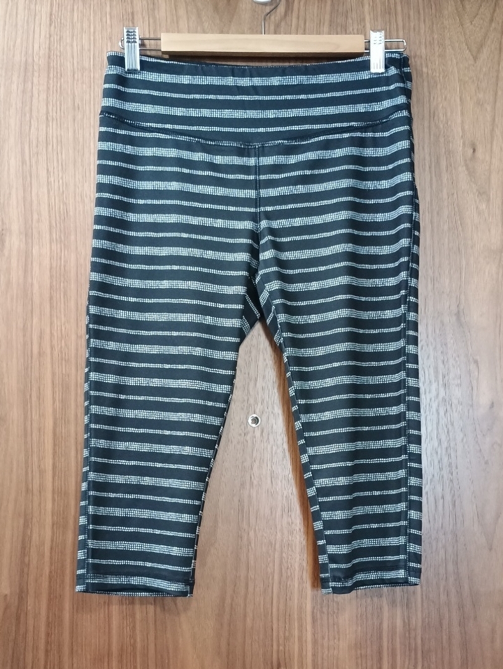 3/$15 Joe Fresh Black and White Striped Leggings M